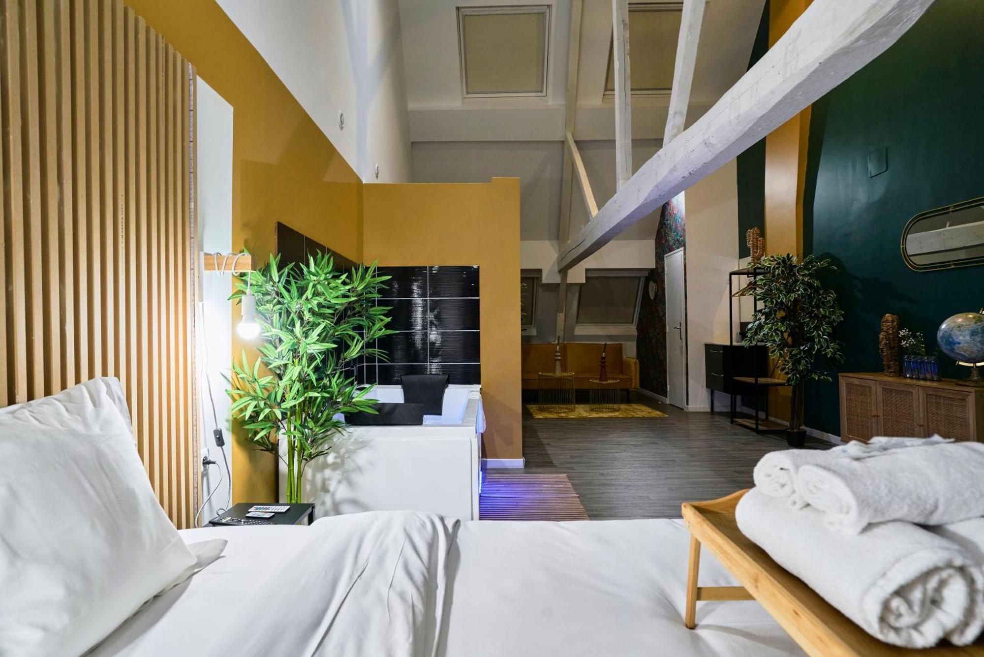 Ng Suitehome - Lille I Roubaix Centre I Grand Place - Balneo - Netflix - Wifi Экстерьер фото