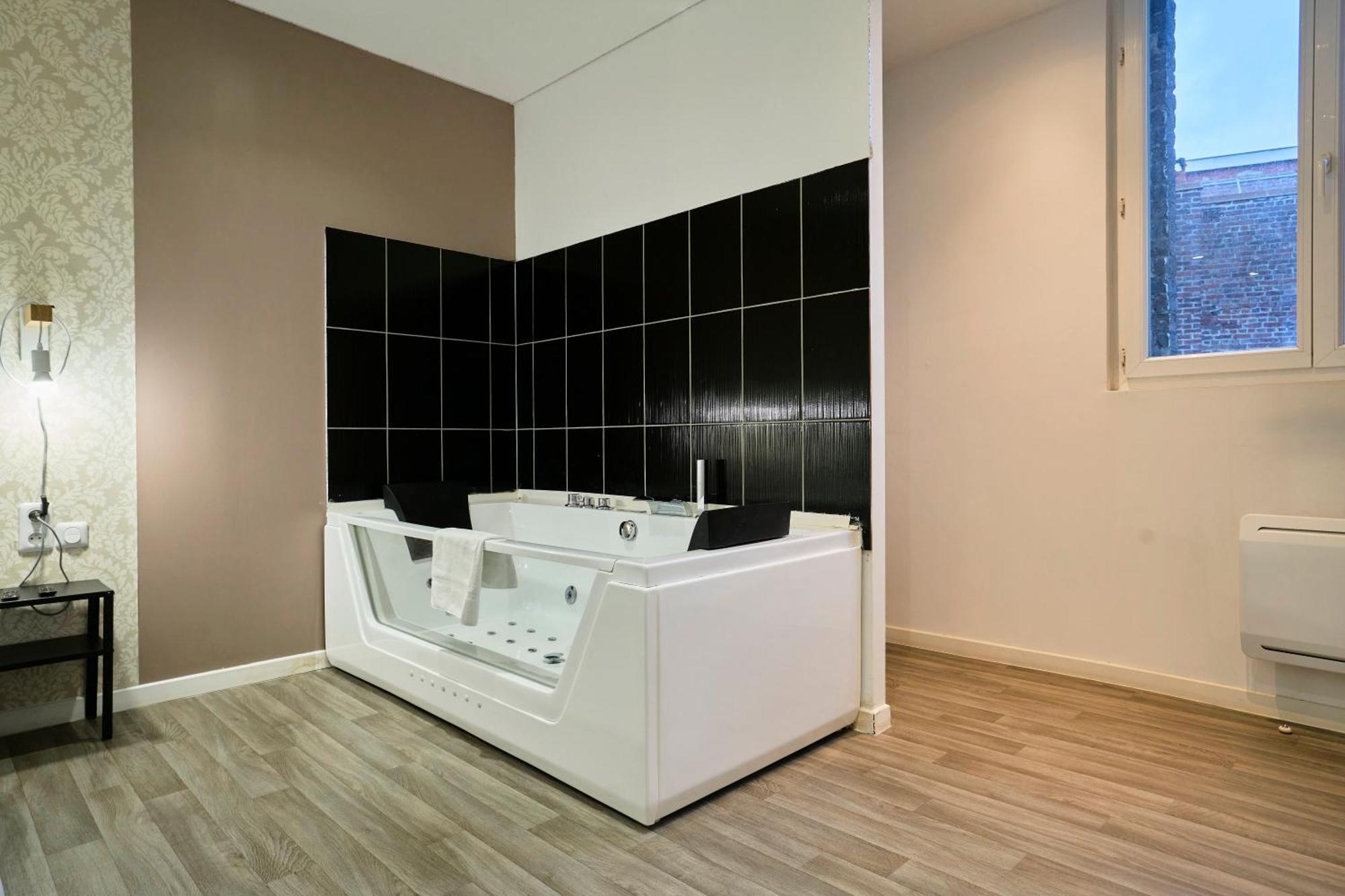 Ng Suitehome - Lille I Roubaix Centre I Grand Place - Balneo - Netflix - Wifi Экстерьер фото